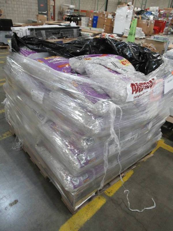 lot 38 image: Vigoro 0.5 cu. ft. Mini Marble Chips - Approximately 50 Bags, 54142V