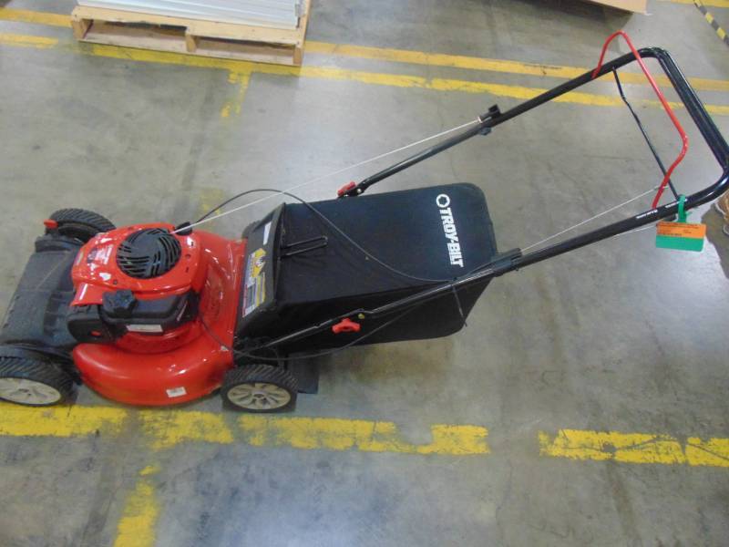 lot 402 image: Troy-bilt 21 in. 140 cc 550e Series Briggs & Stratton Gas Walk Behind Self Propelled Lawn Mower w 2-in-1 TriAction Cutting System TB200