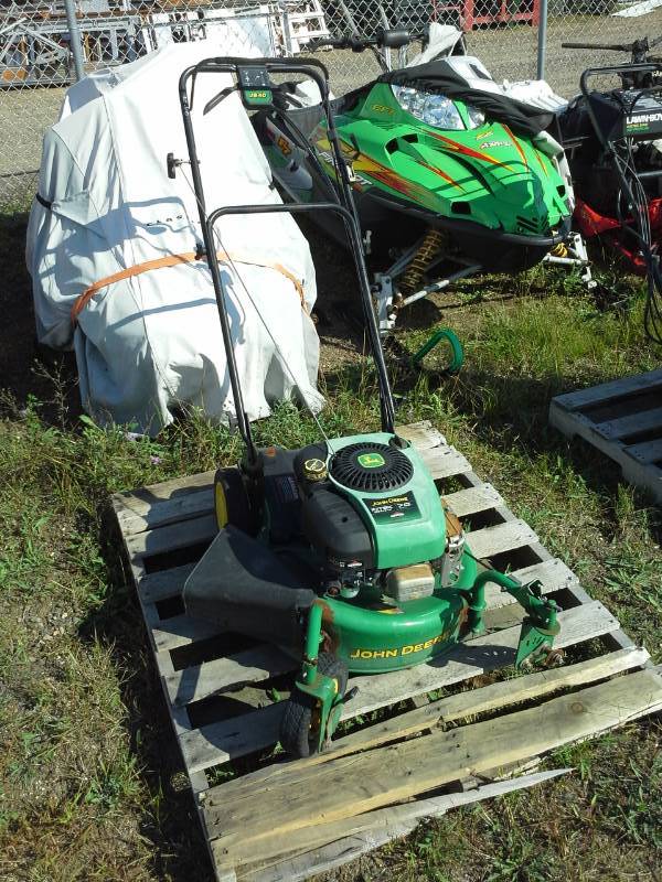 lot 12 image: John Deere Rear Bagger Push Lawn Mower