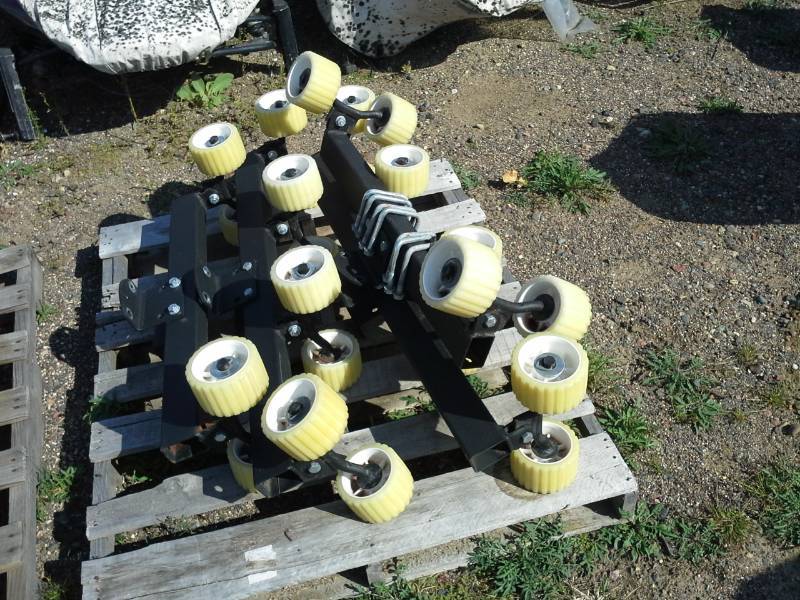 lot 22 image: 4-Wheel Metal Bar Dollys