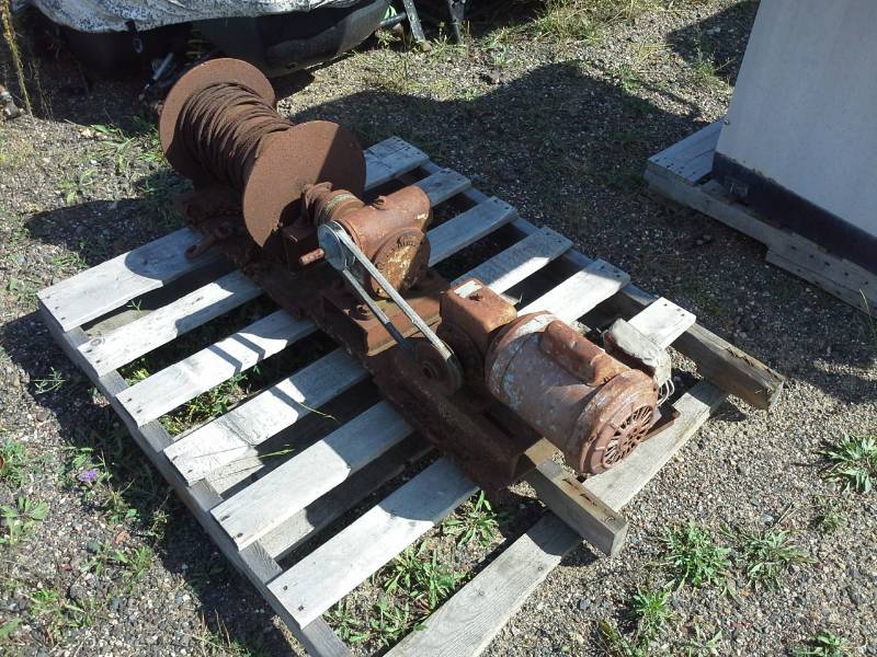 lot 27 image: Winfield H. Smith Winch with Speed Reducing Gear Motor