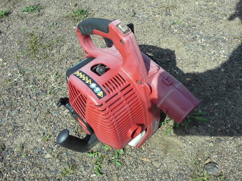 lot 34 image: 2014 Toro PowerVac Gasoline Blower Vacuum