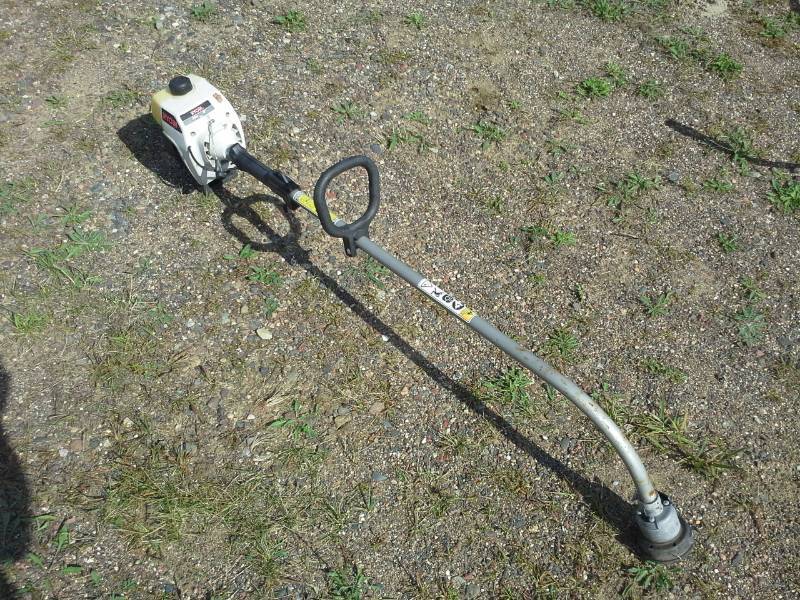 lot 36 image: Ryobi 15in. EZ Gasoline Brush Cutter 700r