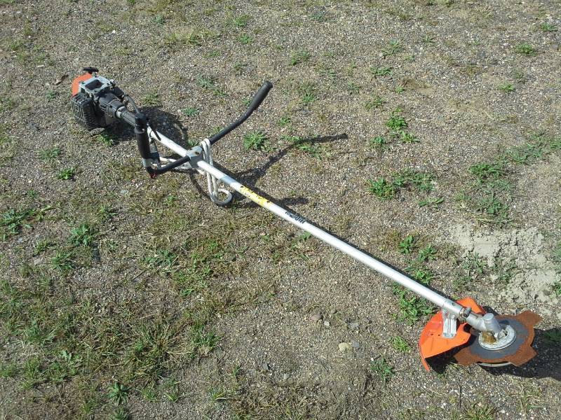 lot 37 image: Jonseed Lil Red 300 Gasoline Brush Cutter
