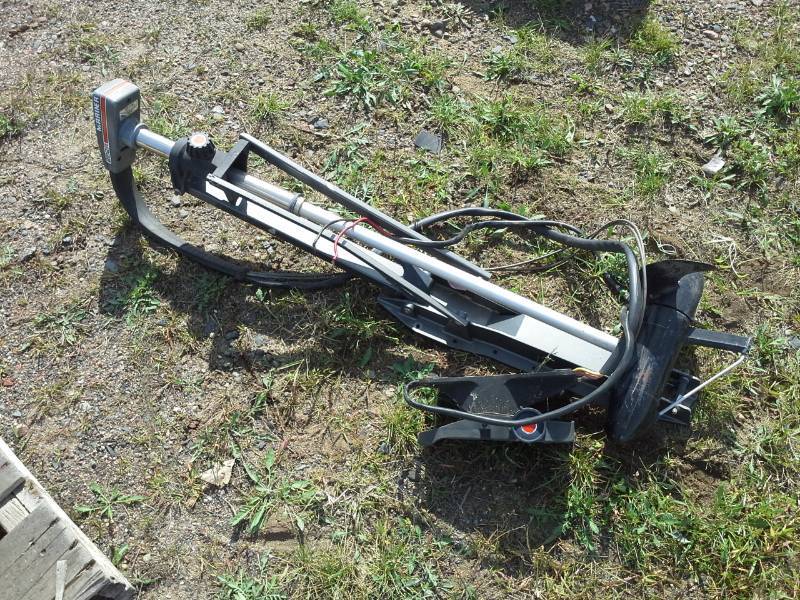 lot 38 image: Mariner 222R Boat Motor Shaft and Propeller Assembly with Wiring Harness