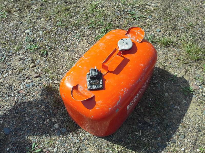 lot 42 image: OMC 5-Gallon Metal Marine Gasoline Can