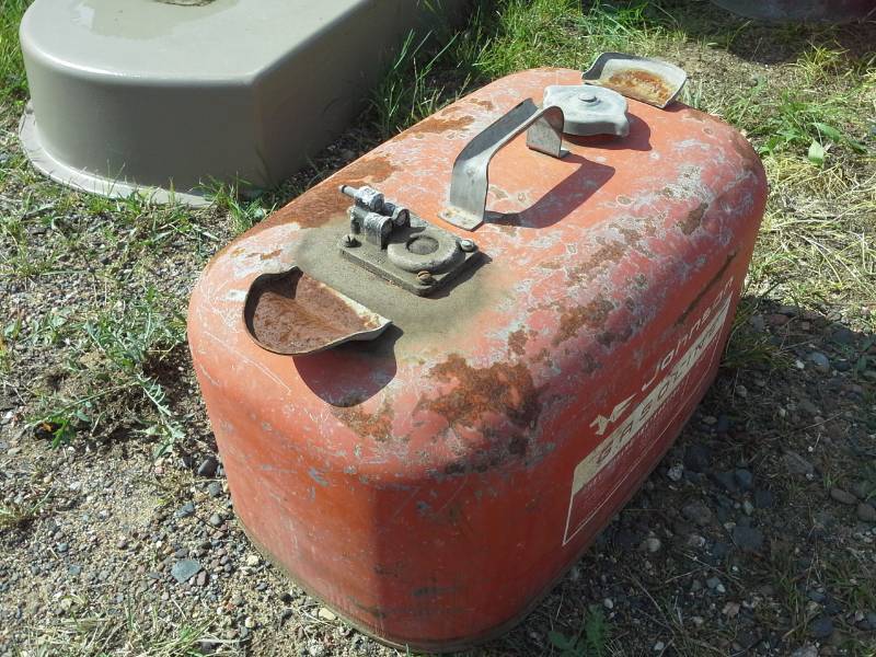 lot 44 image: Johnson 5-Gallon Metal Marine Gasoline Can