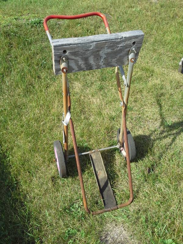 lot 45 image: 2-Wheel Boat Motor Stand
