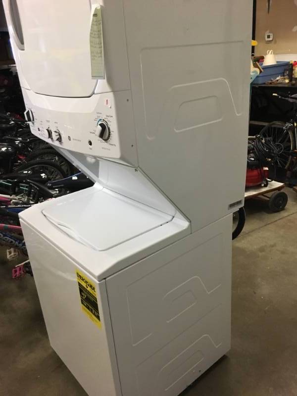 lot 1 image: GE Stackable WasherDryer
