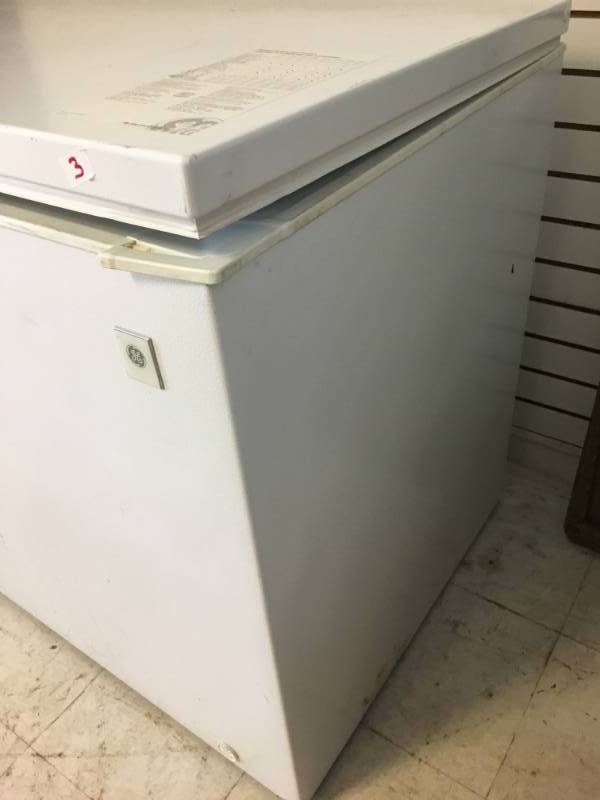 lot 3 image: GE Chest Freezer