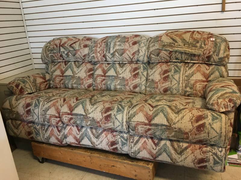 lot 5 image: Lazyboy Sofa with Recliner Ends