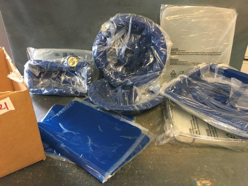 lot 21 image: Smartware Silicone Baking Pans