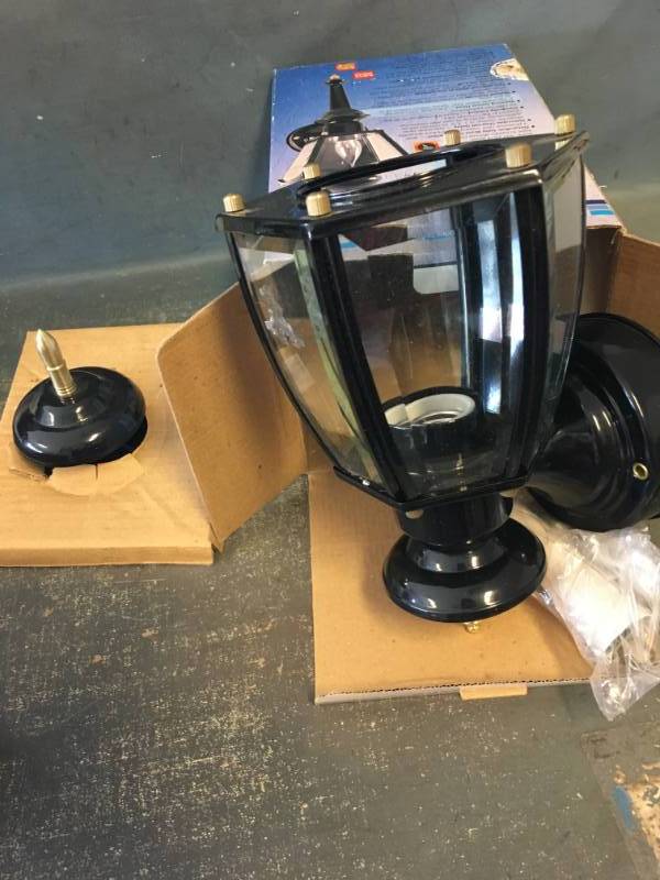 lot 23 image: Motion Sensing Coach Lights