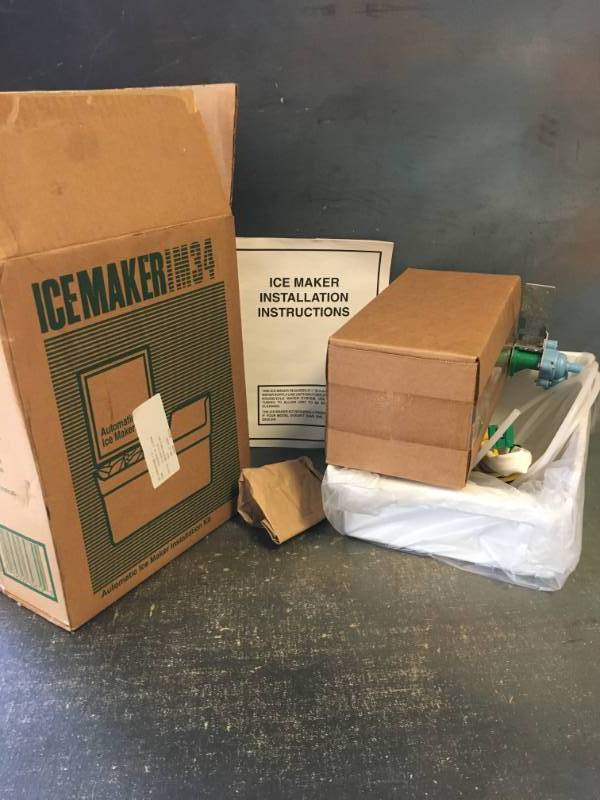 lot 33 image: Ice Maker