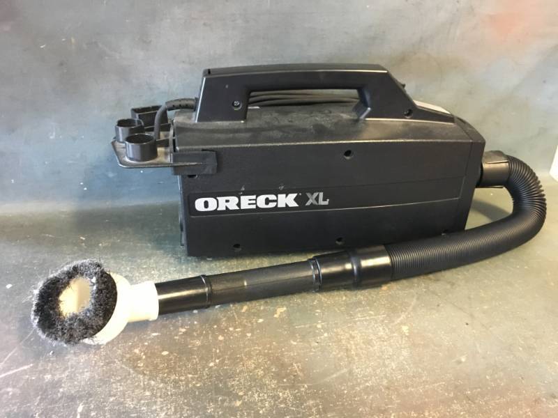 lot 50 image: Oreck XL Vacuum