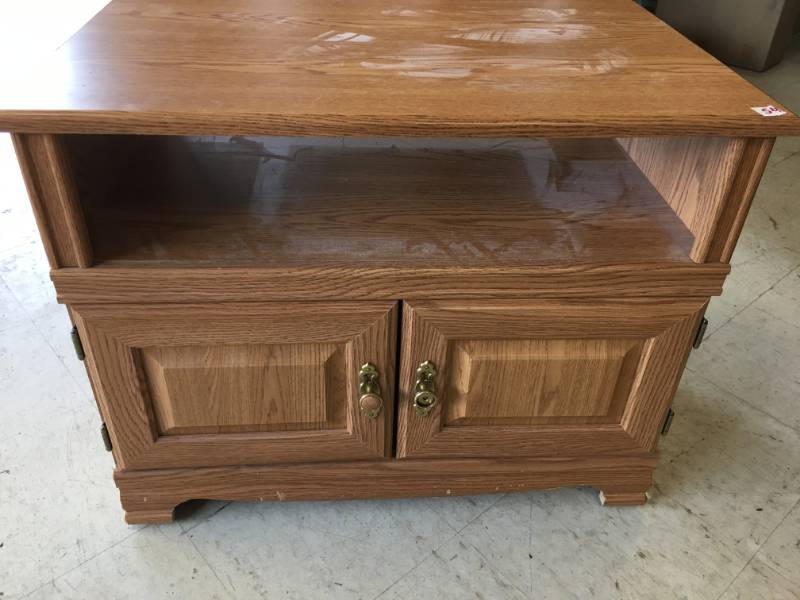 lot 54 image: Tv Stand