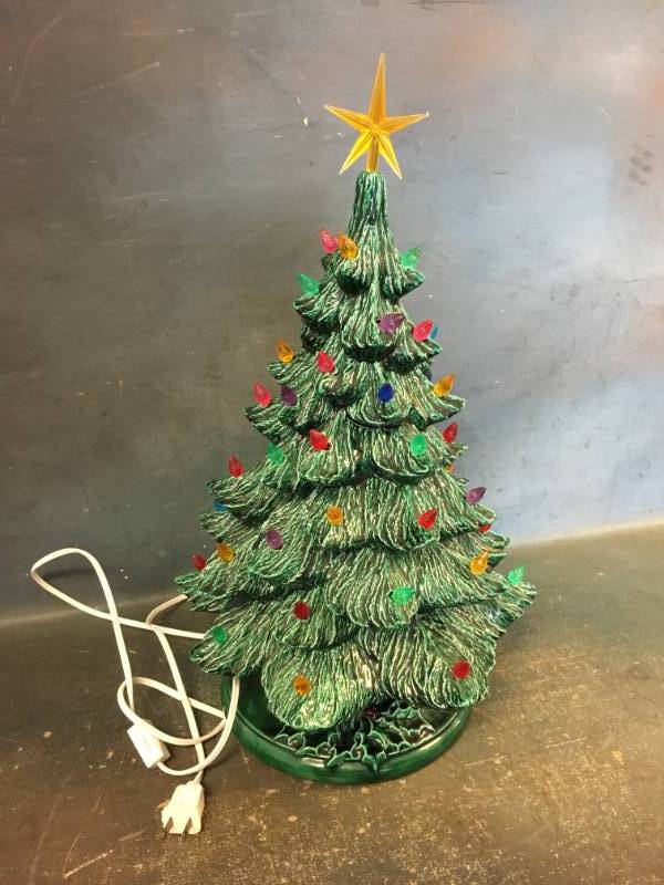 lot 72 image: Vintage Ceramic Christmas Tree