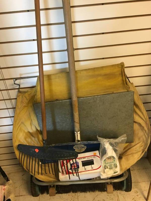 lot 96 image: Lawn Items