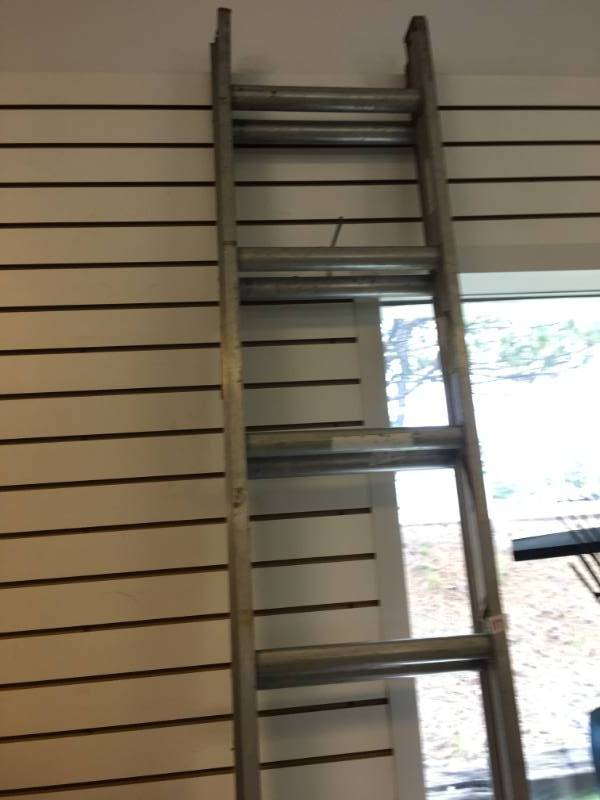 lot 117 image: Extension Ladder