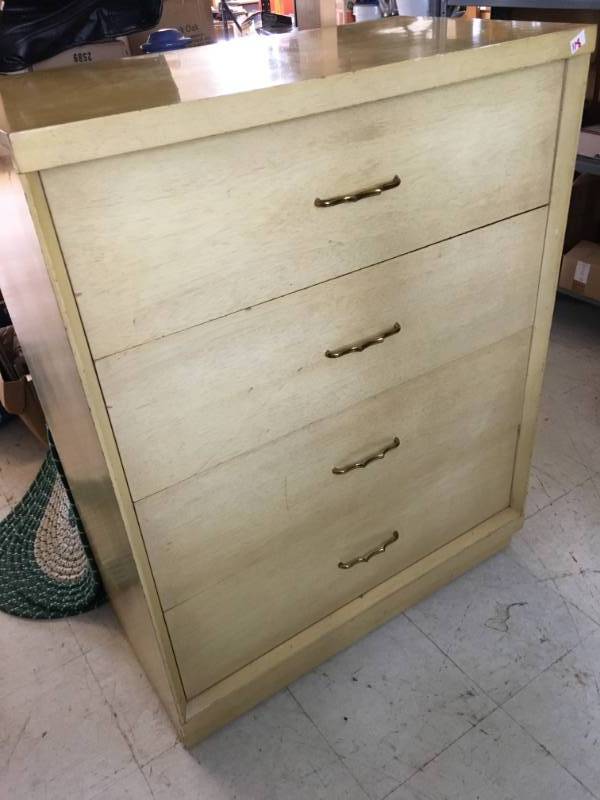 lot 118 image: Blonde Dresser
