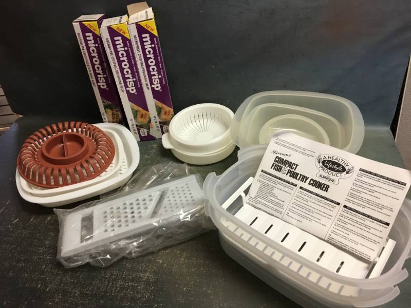 lot 137 image: Microwavable Cookware
