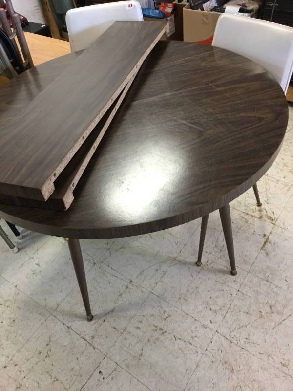 lot 168 image: Dining Room Table and 2 Chairs