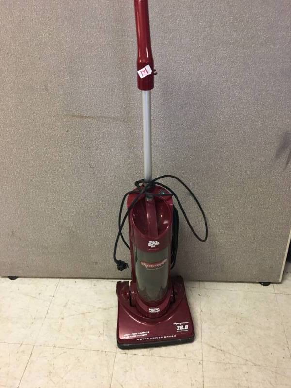 lot 171 image: Dirt Devil Bagless Quick Vacuum