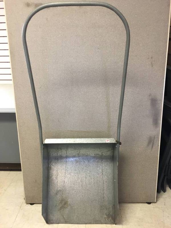 lot 184 image: Snow Shovel
