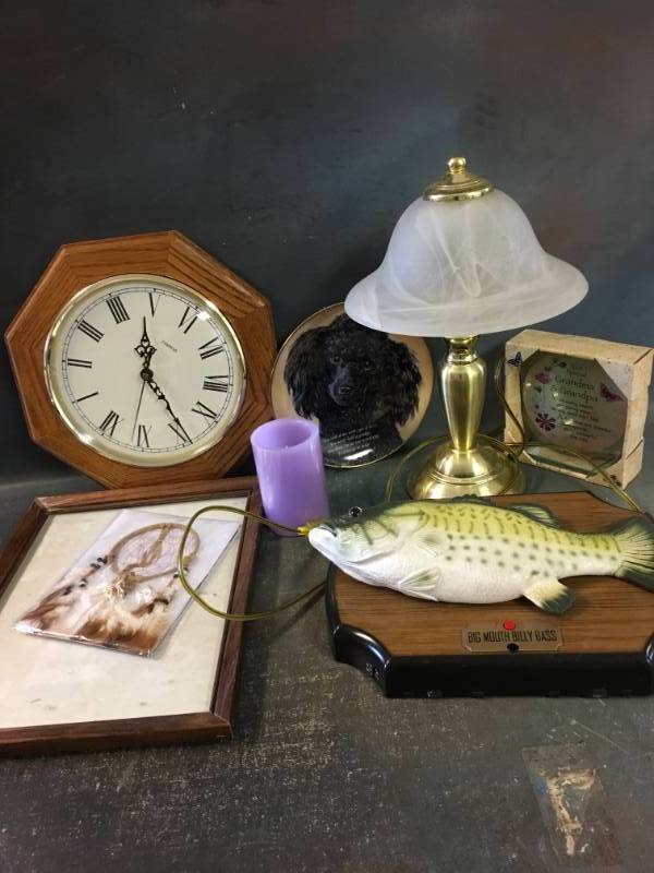 lot 190 image: Home Decor and Big Mouth Billy Bass