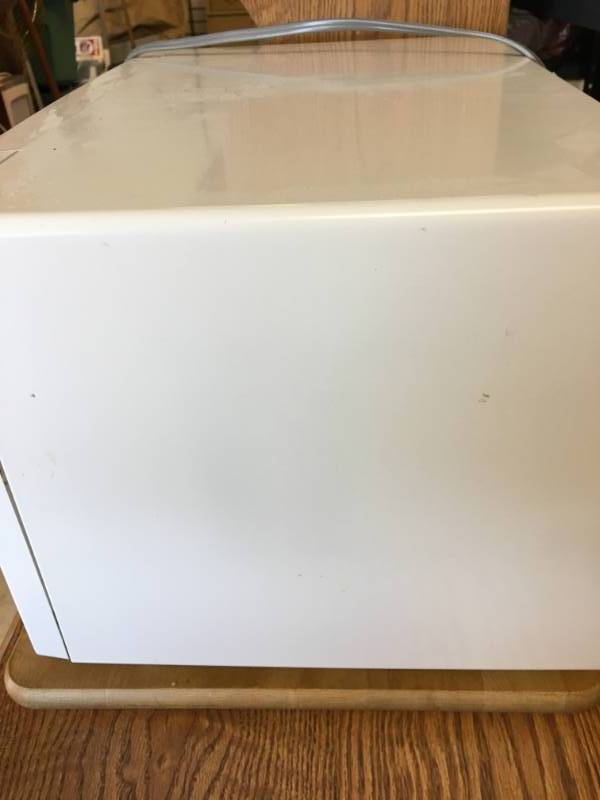 lot 108 image: Microwave