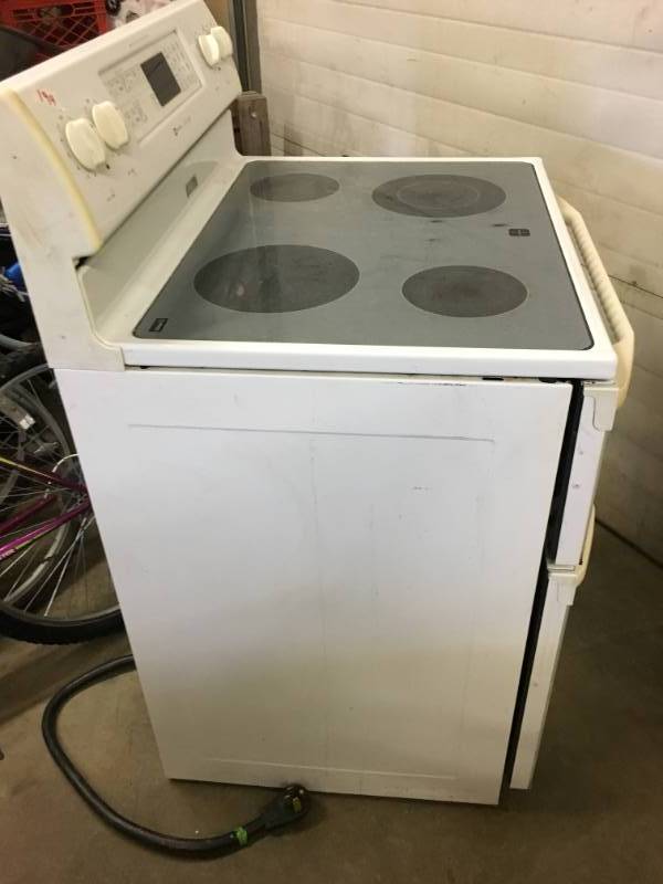 lot 194 image: Electric Stove