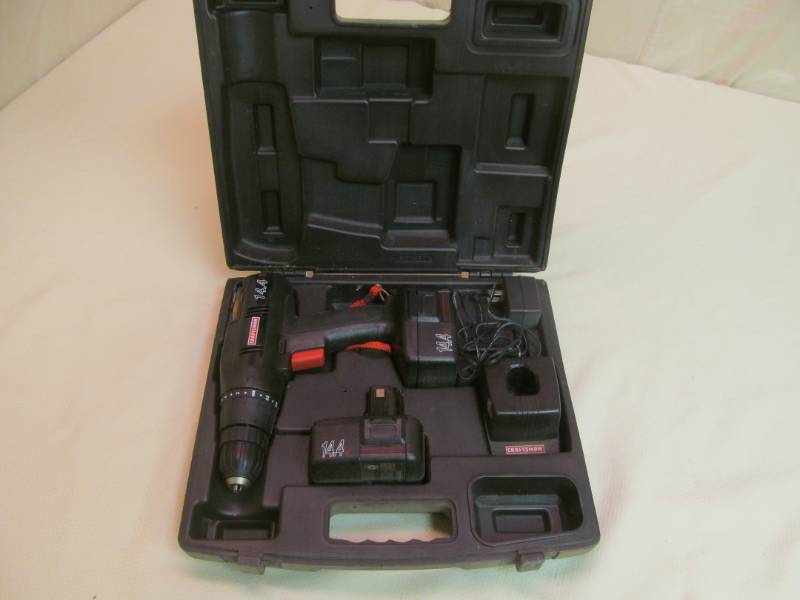 lot 2 image: Craftsman Cordless Drill Kit