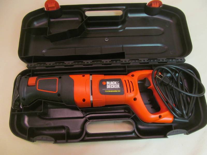 lot 3 image: Black & Decker Reciprocating Saw