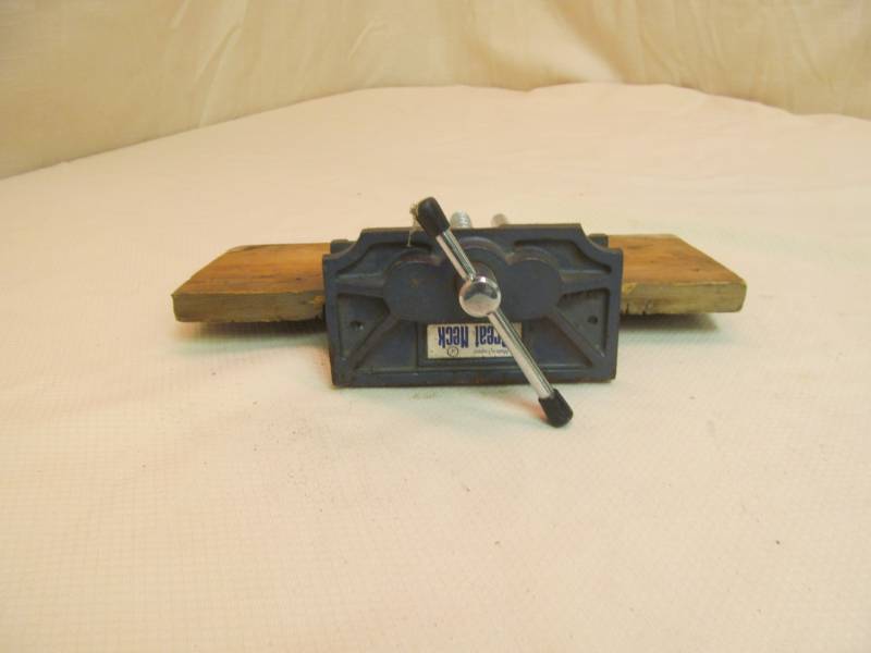lot 6 image: Bench Vise