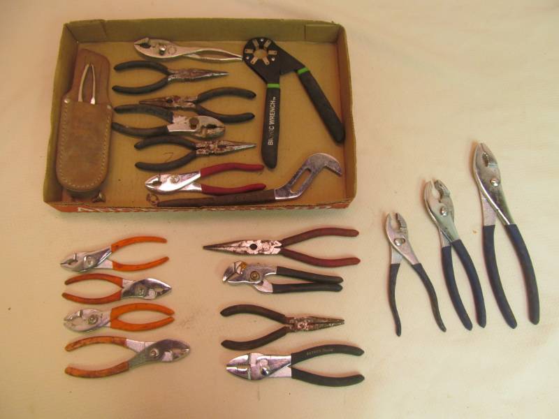 lot 7 image: Assortment of Pliers