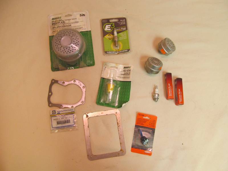 lot 10 image: NIP Small Engine Parts