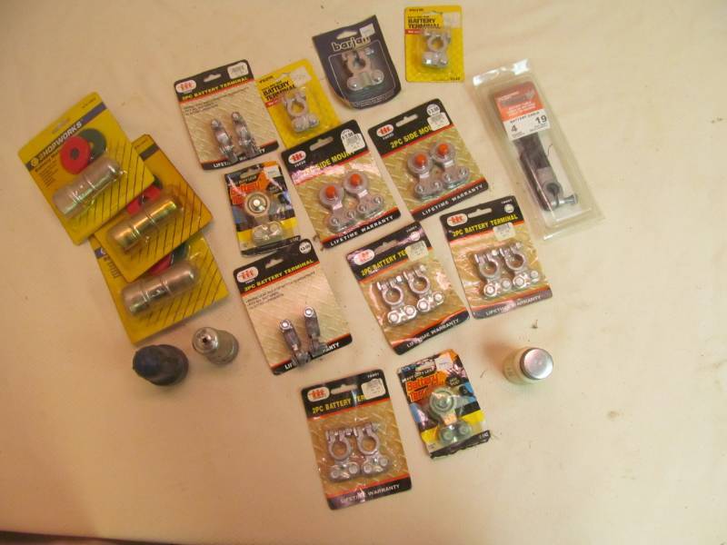 lot 40 image: NIB Battery TerminalsPost CleanersCable