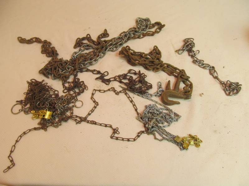 lot 46 image: Group of Light Duty Chains