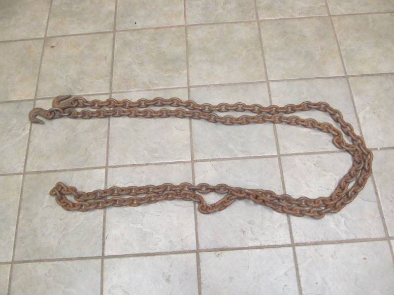 lot 62 image: Log chain w 2 Hooks