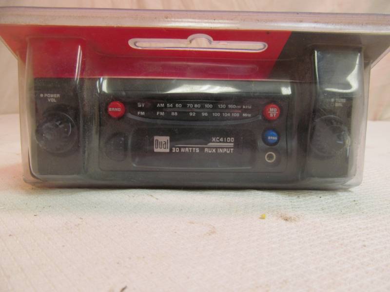 lot 73 image: NIP Dual AMFM cass Receiver