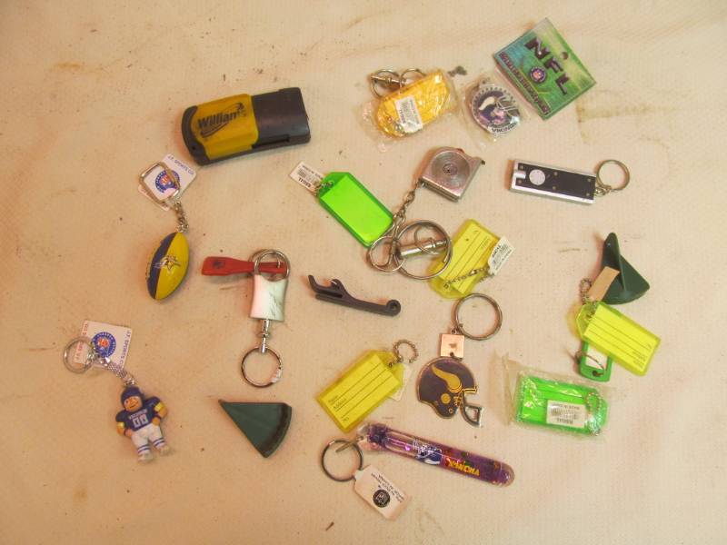 lot 83 image: Variety of key rings and fobs, Some Vintage Collectibles