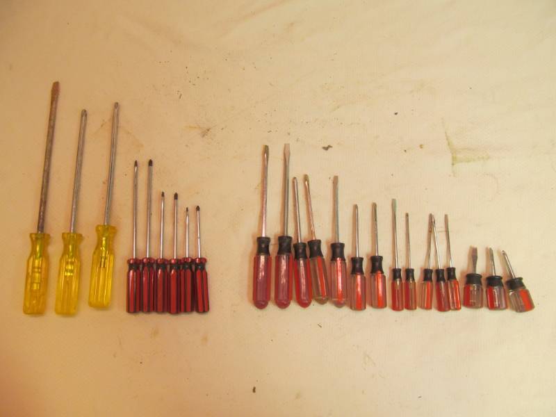 lot 91 image: (3) sets of screwdrivers