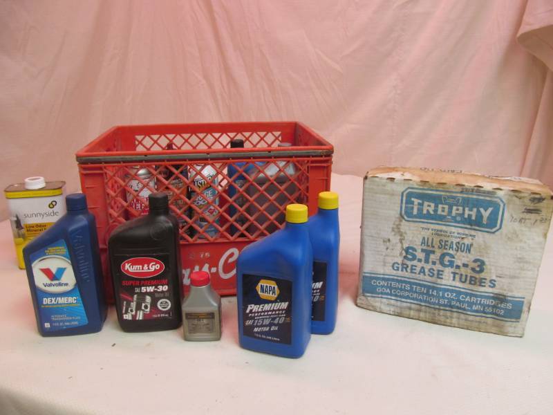 lot 93 image: Dairy Crate w New Tubes Grease, Motor oil