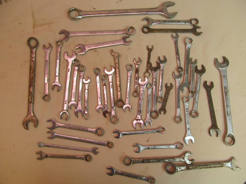 lot 94 image: Large Assortment of Combination wrenches