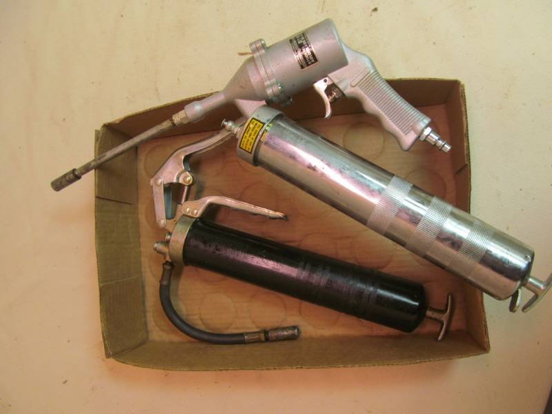 lot 120 image: ManuelAir grease gun
