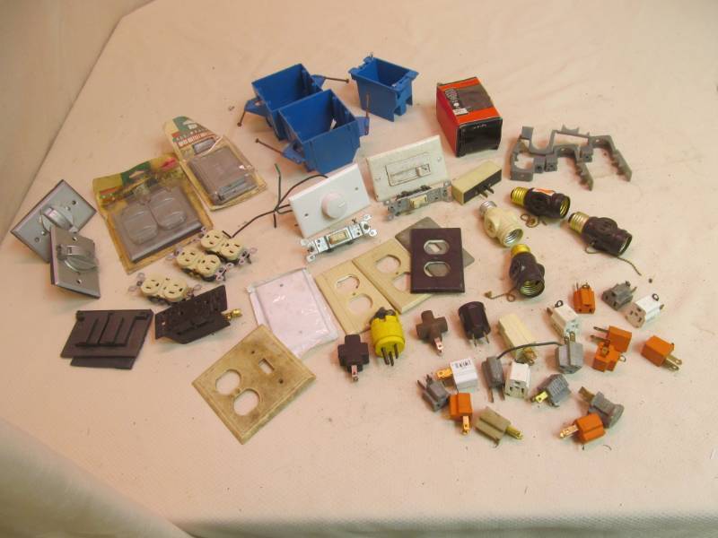 lot 128 image: Household items, New and Used