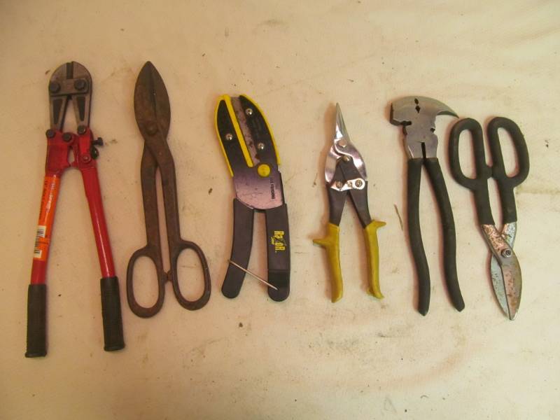 lot 133 image: Assortment of tools