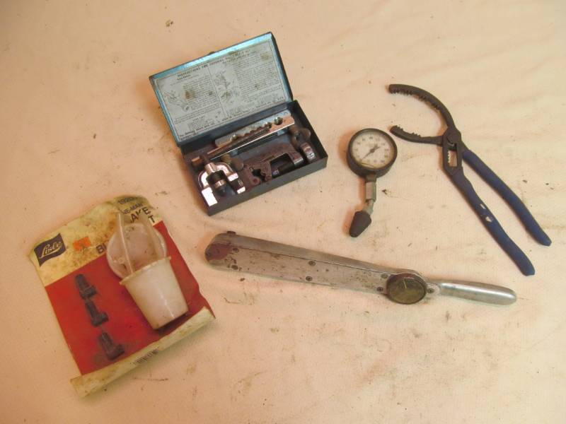 lot 158 image: Vintage Snap-On Torque Wrench, Compression Gauge, Turbine Flare and Cutter Kit, and more