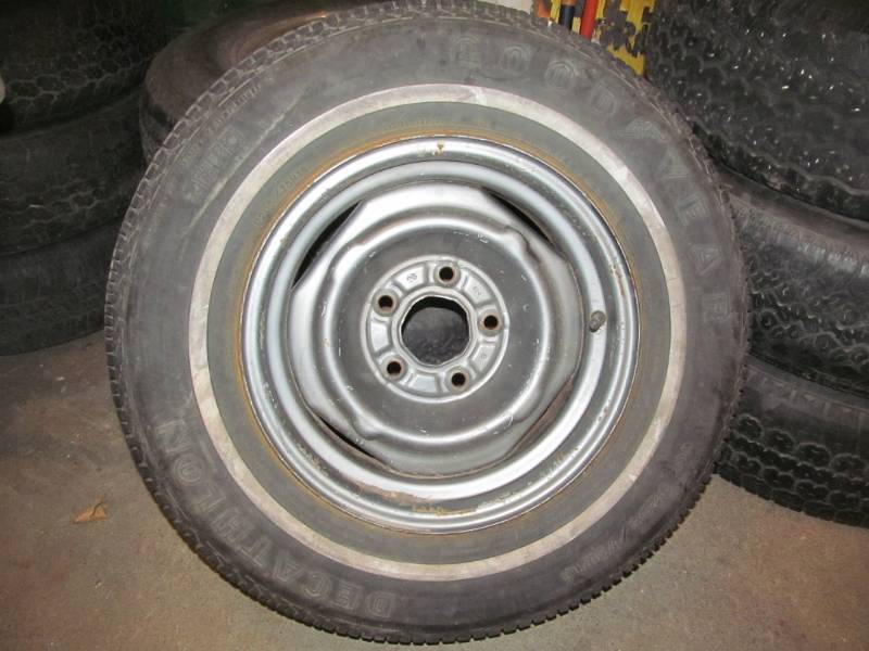 lot 174 image: GM Spare Wheel w Good Rubber