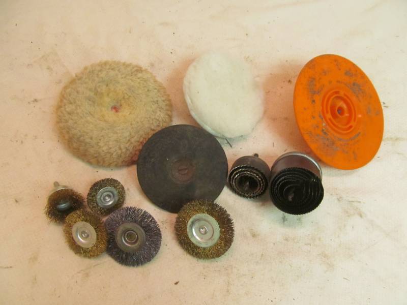 lot 191 image: Hole Saw Bits, Buffing Wheel and Pads, Wire Brushes